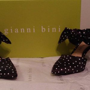 Gianni Bini Black/White Bow Mules, size 7
